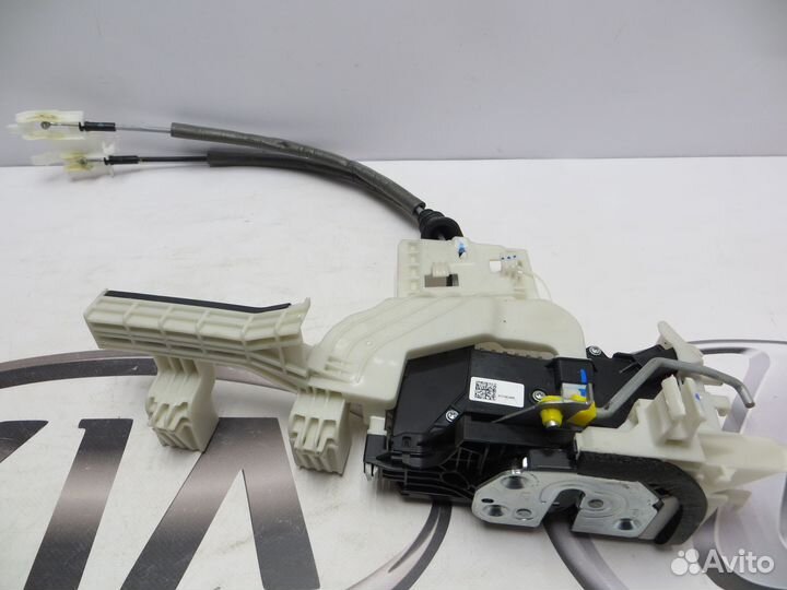 Замок двери передний левый Hyundai Santa Fe 4