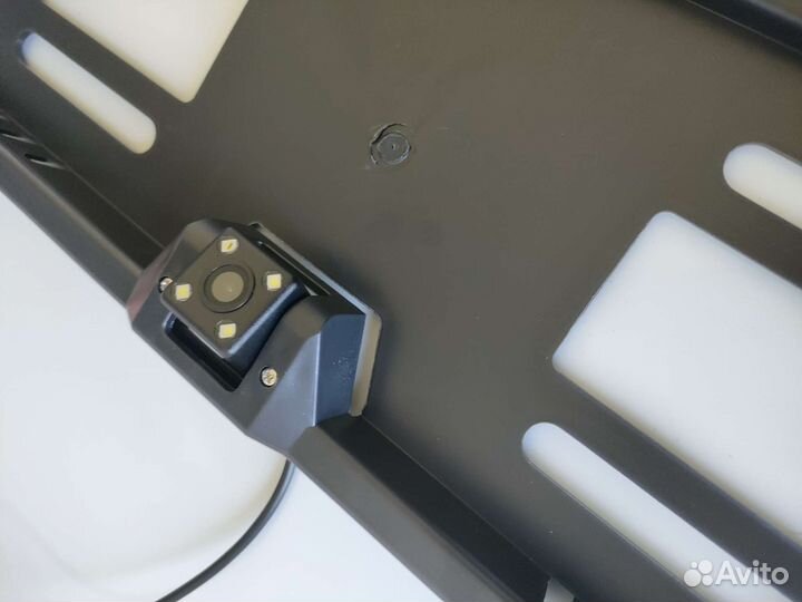 Новая номерная рамка с камерой заднего вида