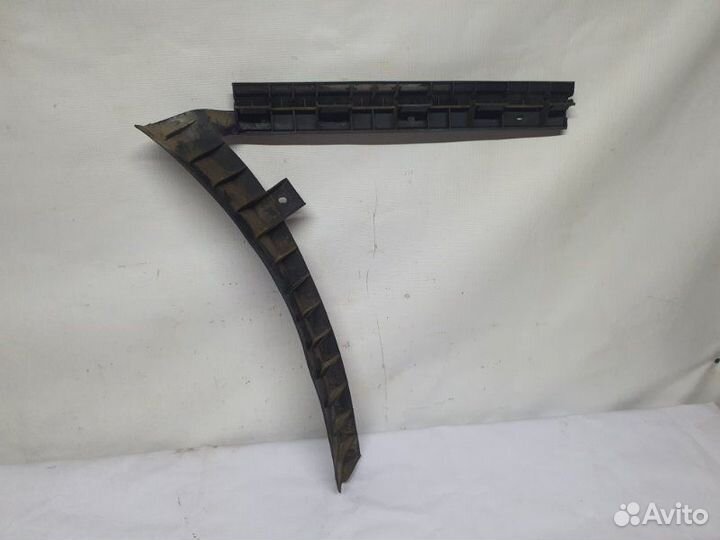 Направляющая заднего бампера левая Volkswagen