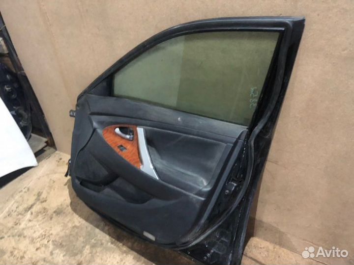Петли двери передние правые Toyota Camry 40