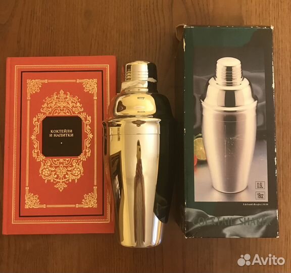 Шейкер для коктейлей и книга с рецептами