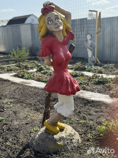 Садовая фигурка Баба-Яга