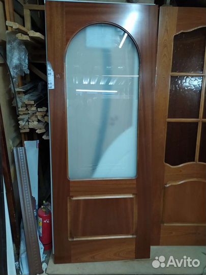Двери натуральный шпон красное дерево орех Свобода