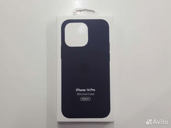 Чехол на iPhone 14 pro с магнитом