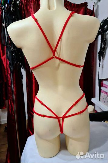 Новый красный кружевной комплект