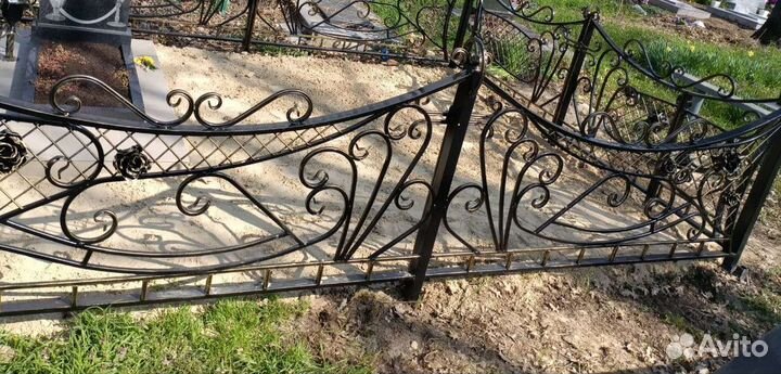 Оградки на кладбище