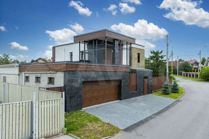 Коттедж 198 м² на участке 8,9 сот.