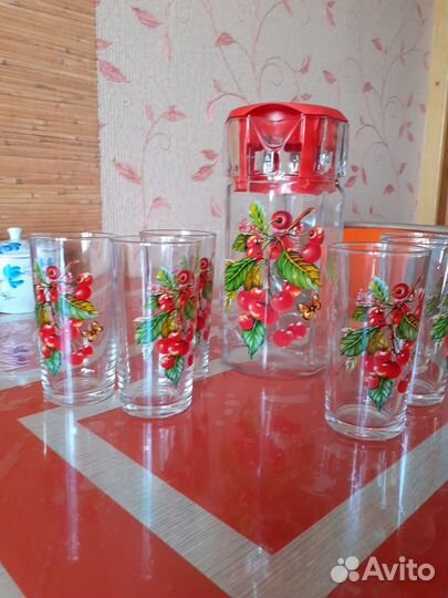 Графин со стаканами для сока