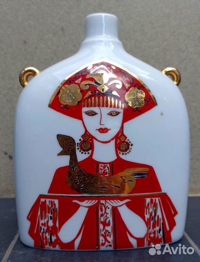 Штоф, графин, бутыль фарфоровый