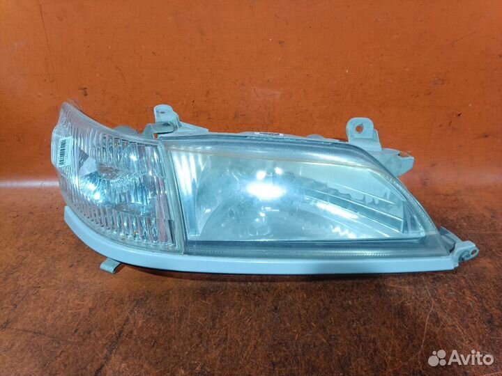 Фара правая Toyota Corona premio ST210