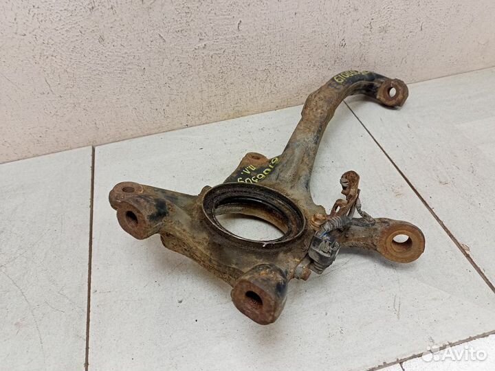 Кулак передний левый