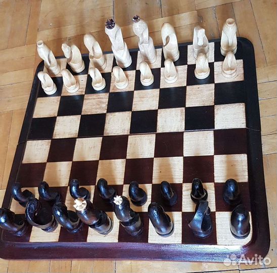 Шахматы из дерева (такого типа)
