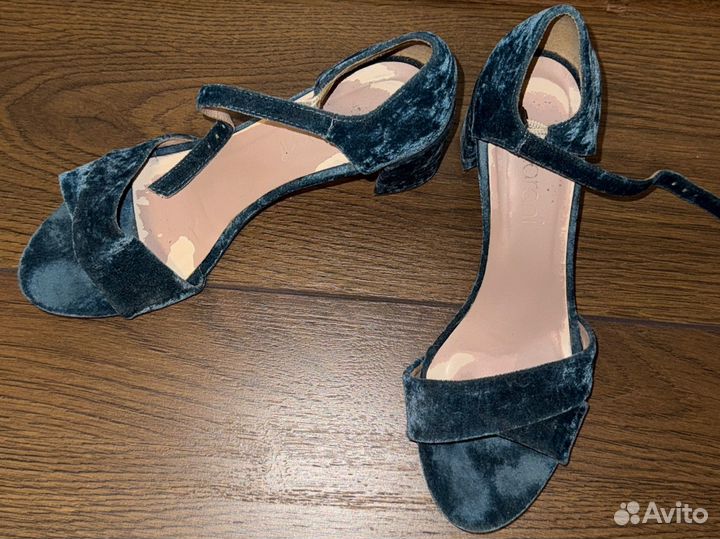 Босоножки женские зеленые бархатные