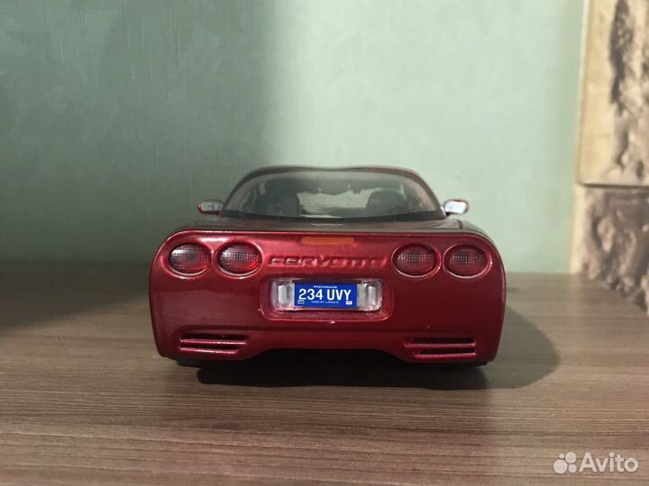 Коллекционная машина 1/18 Chevrolet Corvette