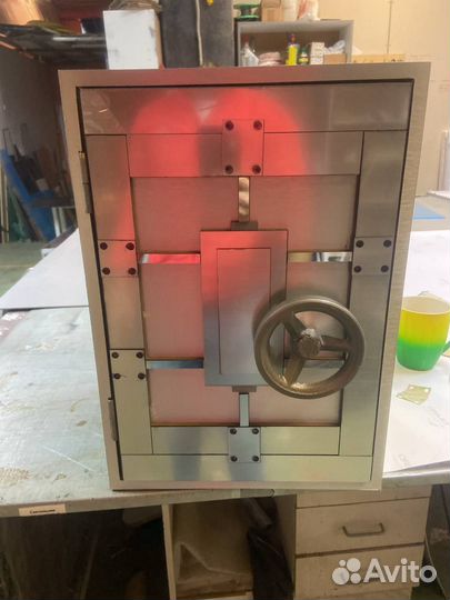 Сейф бутафорский