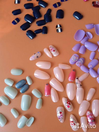 Накладные ногти разные