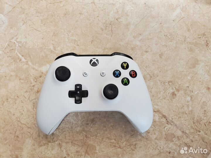 Игровая консоль xbox one s б/у