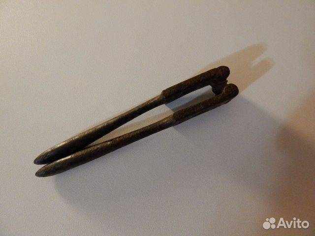 Старинный кованый орехокол