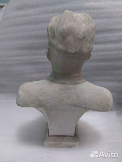 Гипсовый бюст Маяковского