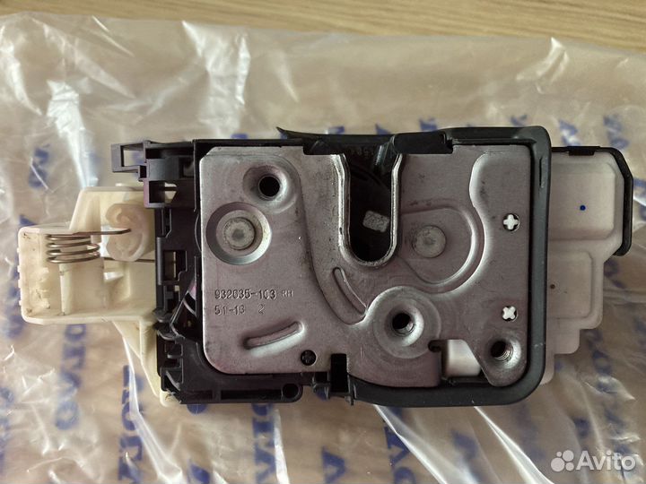 Volvo 31440390 замок двери