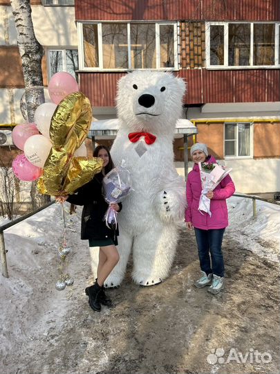 Плюшевый белый медведь