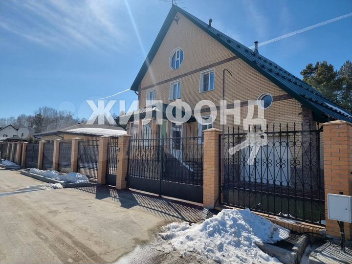 Коттедж 372 м² на участке 23 сот.