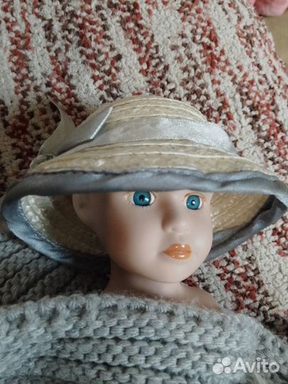 Кукла фарфоровая