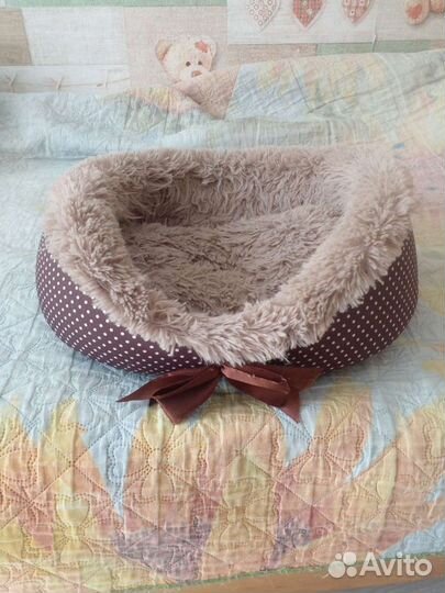 Продам лежанку для маленькой собачки