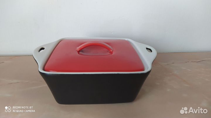 Керамическая форма с крышкой бренда Dekok