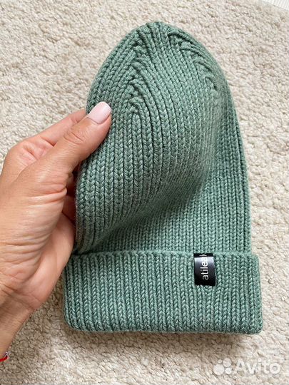 Базовая демисезонная шапка ручной работы меринос