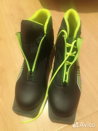 Лыжные ботинки