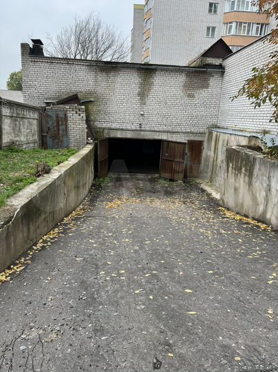 Гараж, > 30 м²