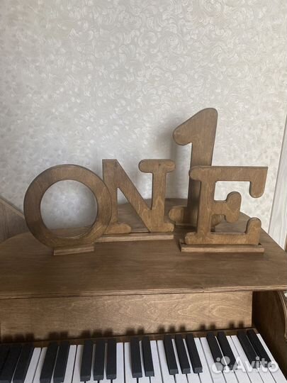 Буквы 3 штуки ONE TWO