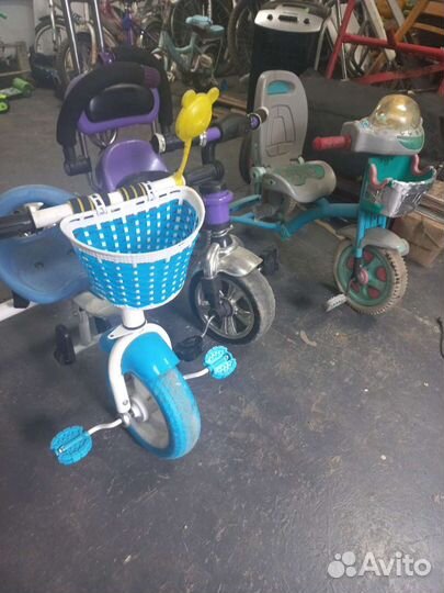 Трехколесный детский велосипед с ручкой