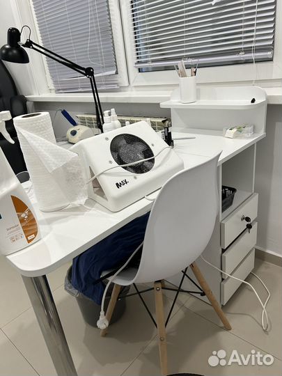 Маникюрный стол