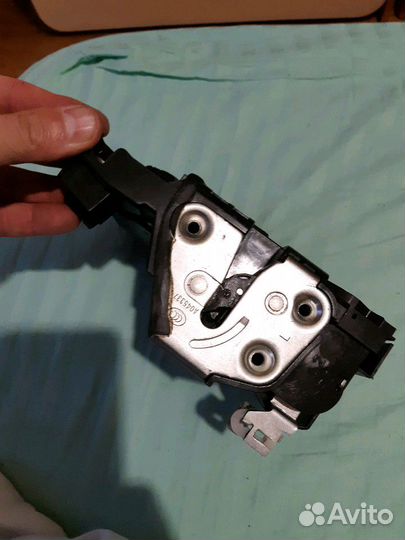 Замок дверной левой передней двери