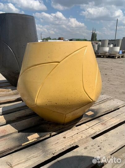 Бетонные вазоны на заказ и в наличии