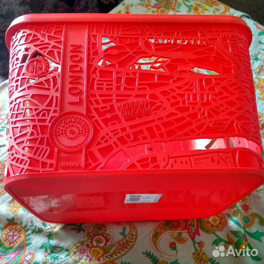 Прикольный красный ящик 