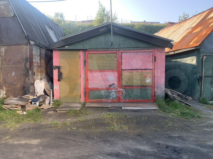 Гараж, > 30 м²