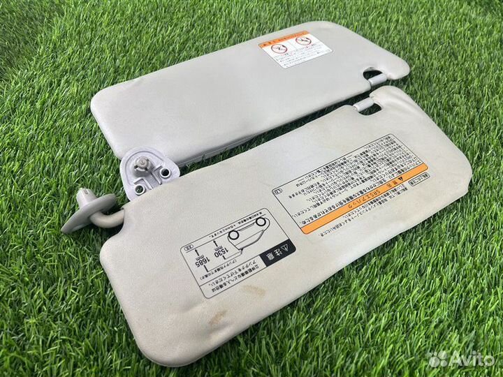 Козырек солнцезащитный передний Toyota Ist NCP60