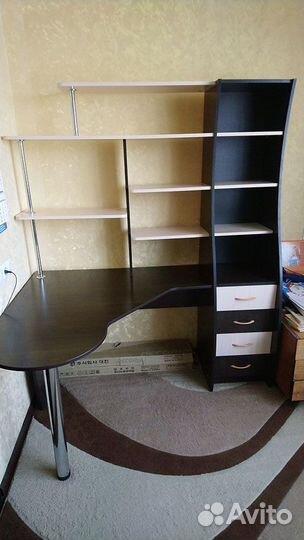 Уголок школьника, стол компьютерный, письменный