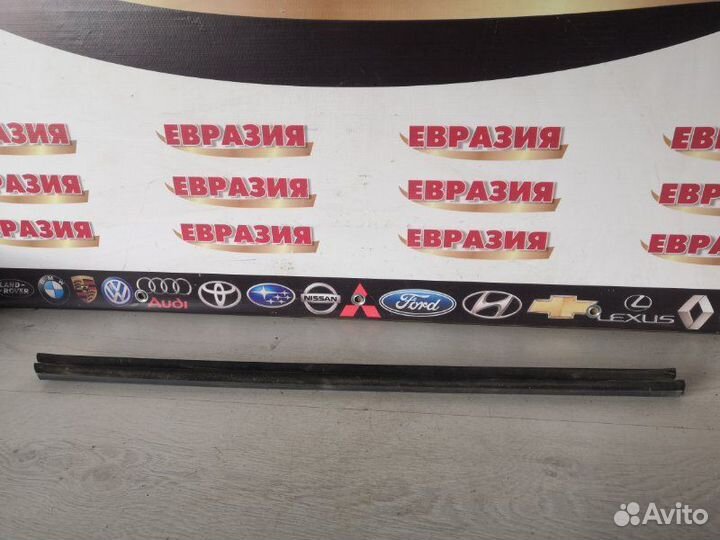 Молдинг стекла передний правый Skoda Octavia A5