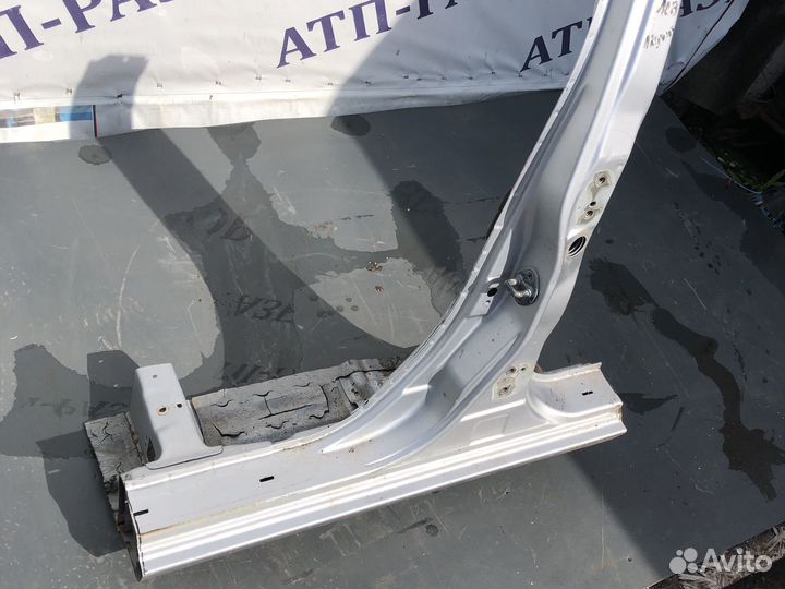 Лев сред стойка accent