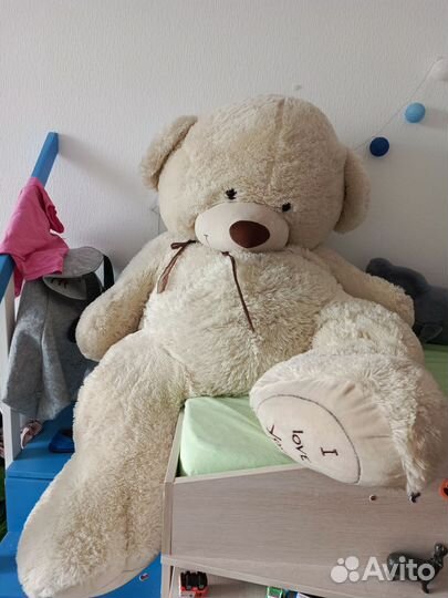 Плюшевый медведь огромный