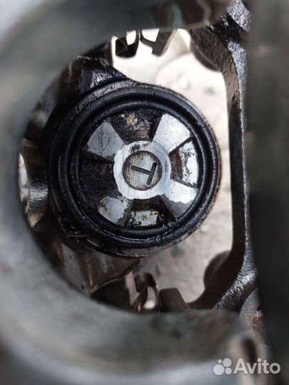 Суппорт задний левый Toyota corolla E 150