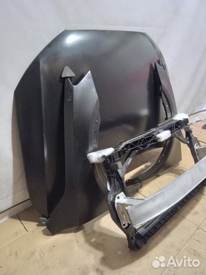 Передняя часть Audi Q3 2012