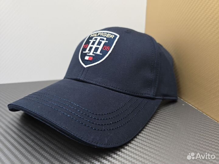 Бейсболка Tommy Hilfiger синяя с логотипом «герб»