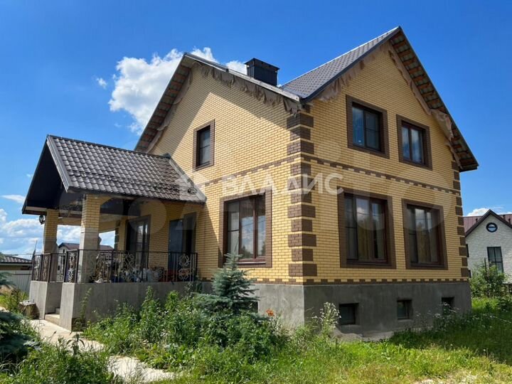 Дом 190 м² на участке 11 сот.