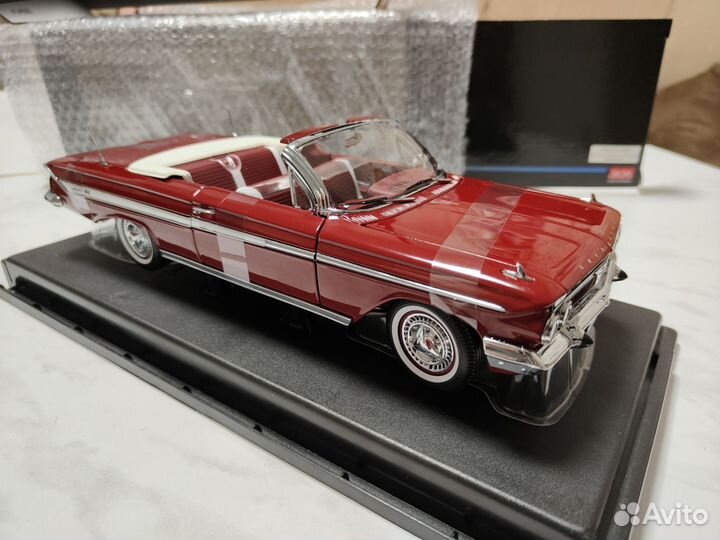 Chevrolet Impala 1961 1/18 SunStar