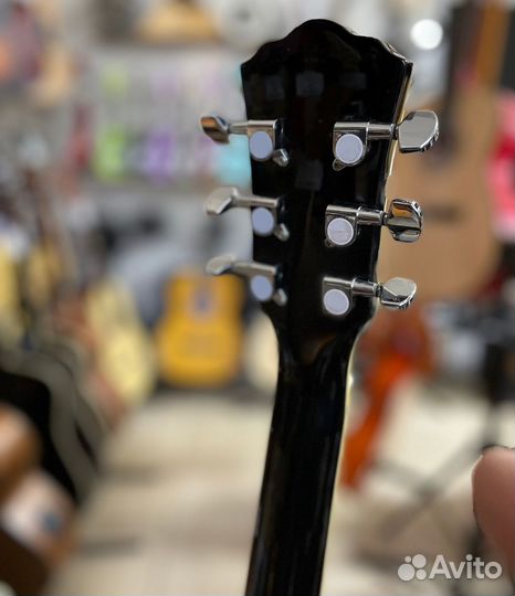 Акустическая гитара Washburn